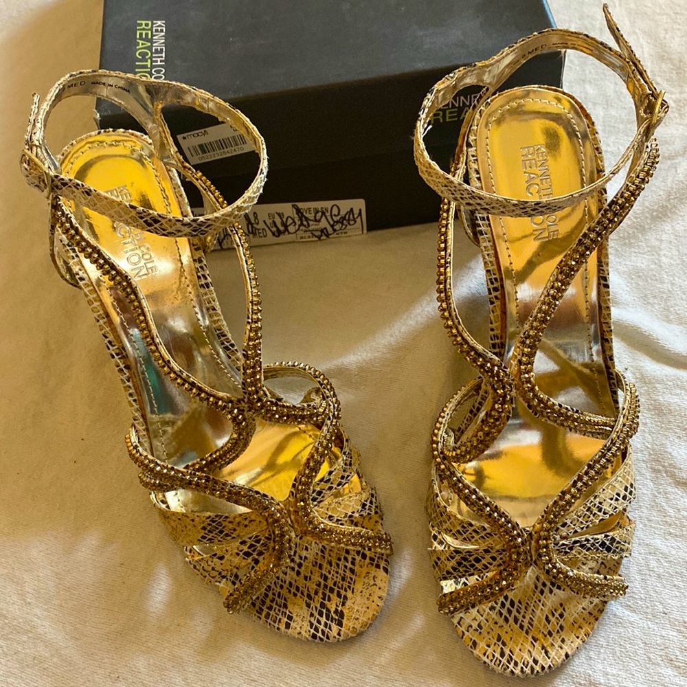 Tan & black with gold trim wedge sandals by Kenneth Cole. 3.5 in wedge. Size 8